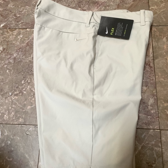 Nike Flex Dry Fit Women Golf Shorts Sz 4 - Picture 7 of 7
